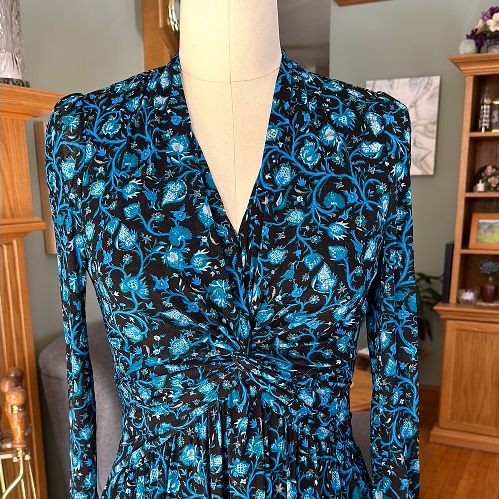EUC Diane von Furstenberg 100% nylon long sleeve lined dress. size M